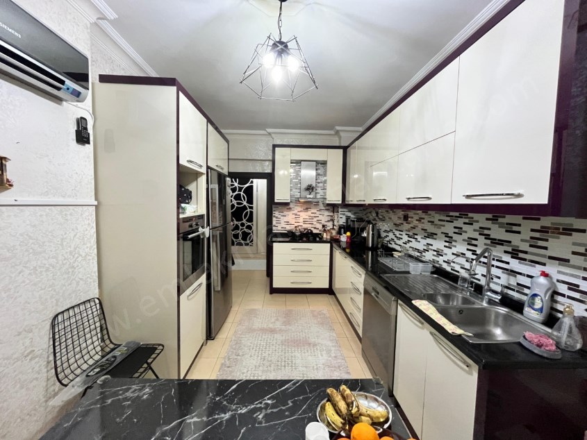 ONUR SİTESİNDE ,  ARAKAT D.GAZLI EBV. BANYOLU 170 M² 3+1