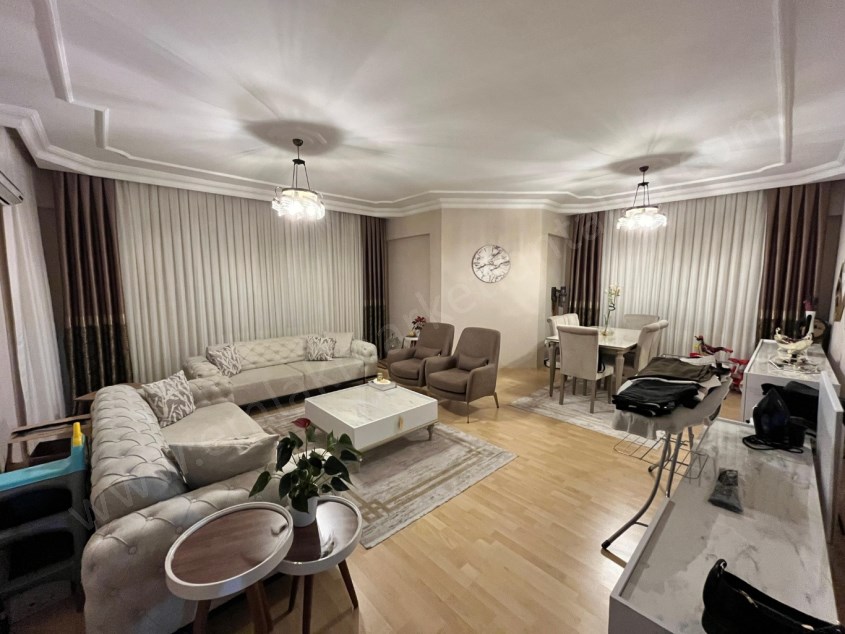 ONUR SİTESİNDE ,  ARAKAT D.GAZLI EBV. BANYOLU 170 M² 3+1