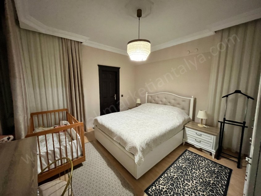 ONUR SİTESİNDE ,  ARAKAT D.GAZLI EBV. BANYOLU 170 M² 3+1