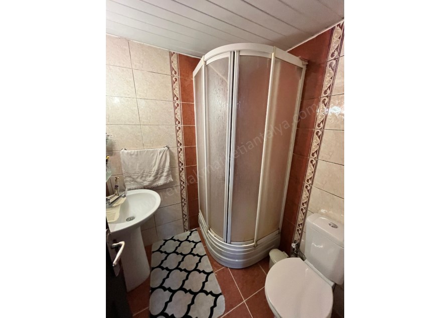 ONUR SİTESİNDE ,  ARAKAT D.GAZLI EBV. BANYOLU 170 M² 3+1