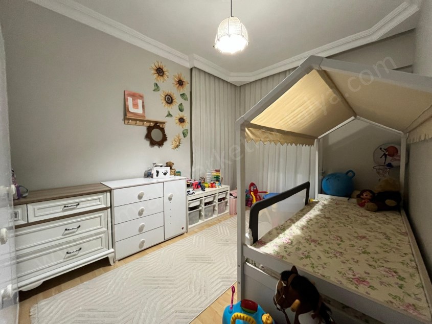 ONUR SİTESİNDE ,  ARAKAT D.GAZLI EBV. BANYOLU 170 M² 3+1