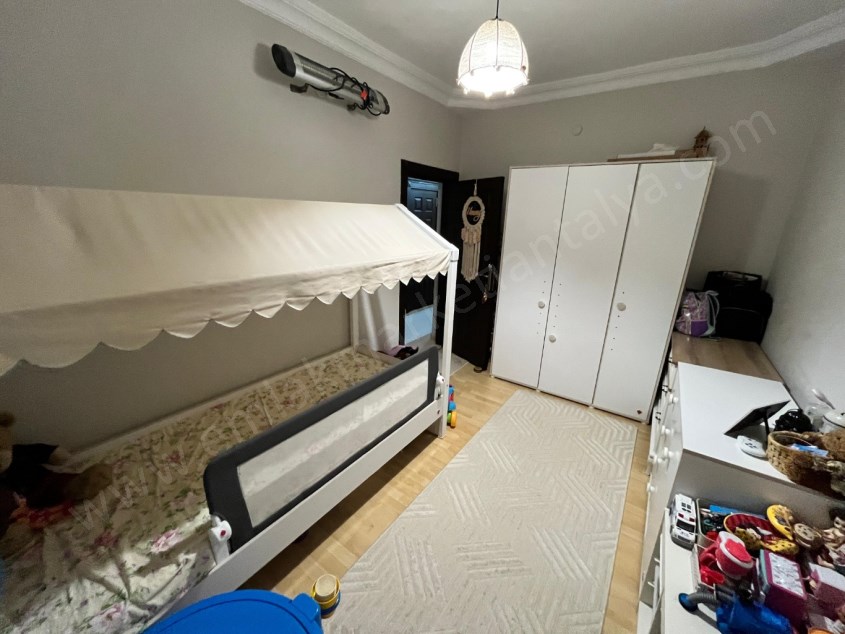 ONUR SİTESİNDE ,  ARAKAT D.GAZLI EBV. BANYOLU 170 M² 3+1