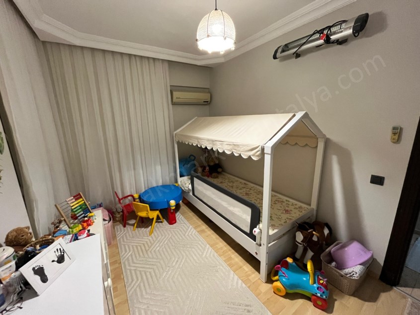 ONUR SİTESİNDE ,  ARAKAT D.GAZLI EBV. BANYOLU 170 M² 3+1