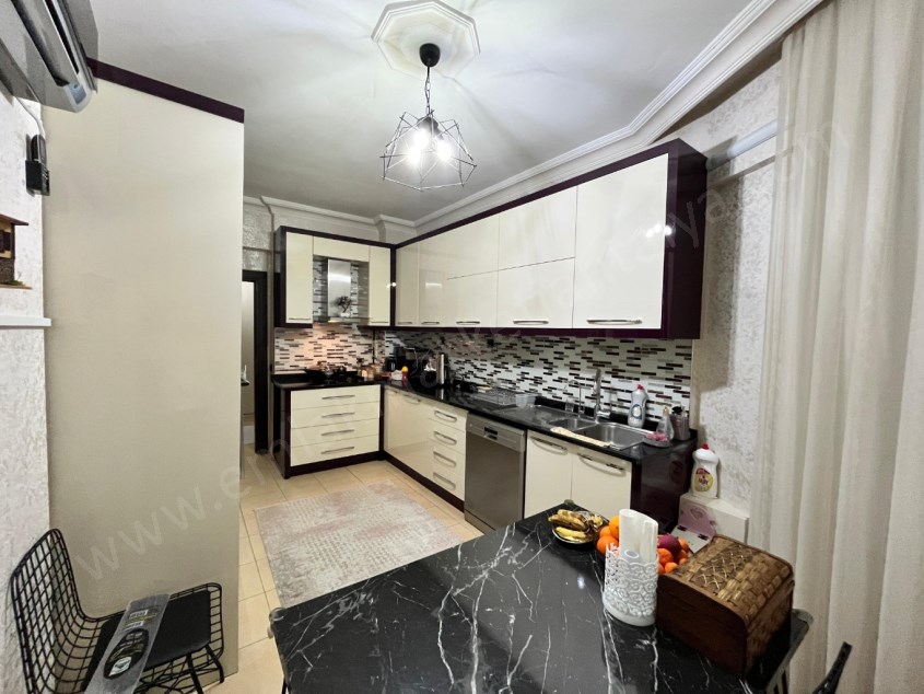 ONUR SİTESİNDE ,  ARAKAT D.GAZLI EBV. BANYOLU 170 M² 3+1