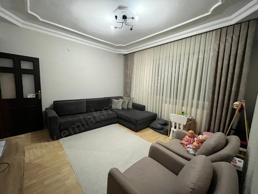 ONUR SİTESİNDE ,  ARAKAT D.GAZLI EBV. BANYOLU 170 M² 3+1