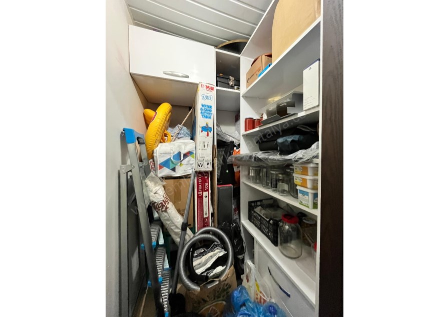 ONUR SİTESİNDE ,  ARAKAT D.GAZLI EBV. BANYOLU 170 M² 3+1