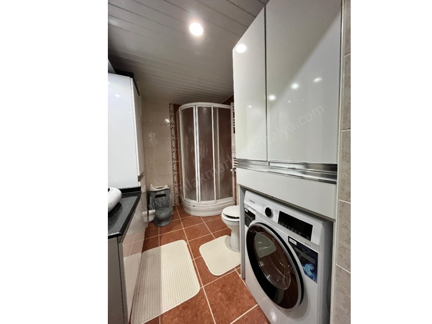 ONUR SİTESİNDE ,  ARAKAT D.GAZLI EBV. BANYOLU 170 M² 3+1