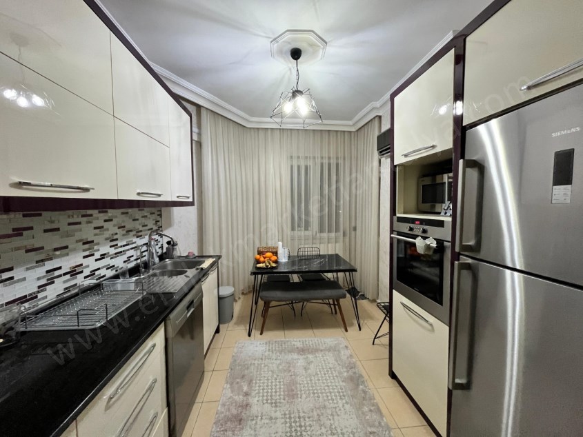 ONUR SİTESİNDE ,  ARAKAT D.GAZLI EBV. BANYOLU 170 M² 3+1