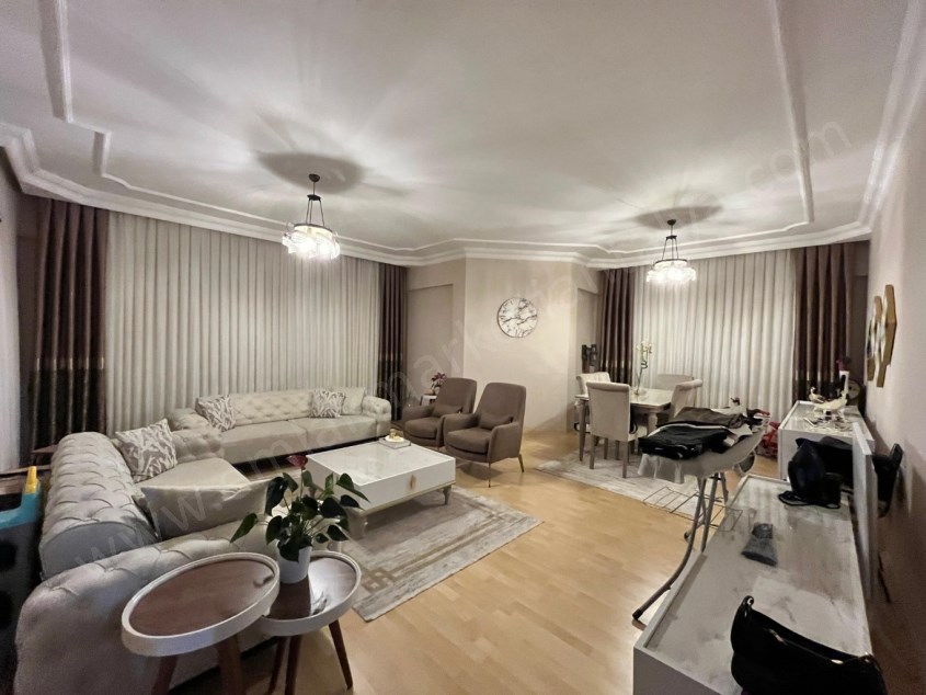 ONUR SİTESİNDE ,  ARAKAT D.GAZLI EBV. BANYOLU 170 M² 3+1