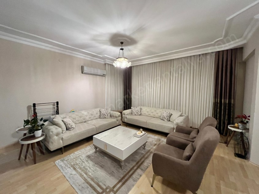 ONUR SİTESİNDE ,  ARAKAT D.GAZLI EBV. BANYOLU 170 M² 3+1