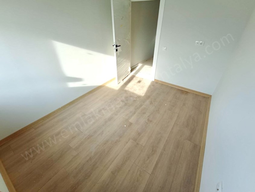 MEVLANA CADDE ARKASINDA ÇİFT BANYOLU SIFIR 4+1 FIRSAT DAİRE