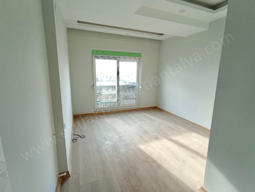 MEVLANA CADDE ARKASINDA ÇİFT BANYOLU SIFIR 4+1 FIRSAT DAİRE