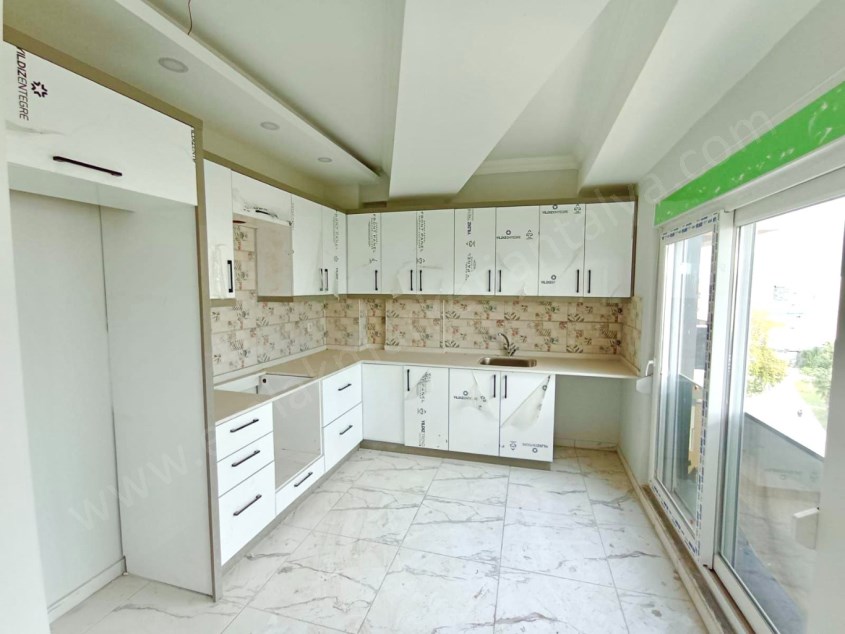 MEVLANA CADDE ARKASINDA ÇİFT BANYOLU SIFIR 4+1 FIRSAT DAİRE