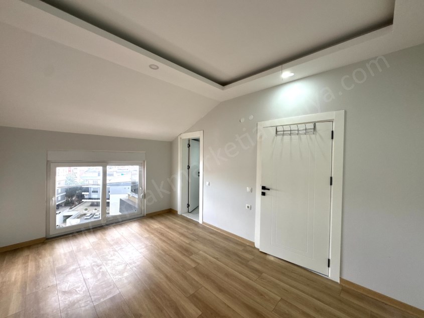 MEVLANA CADDE ARKASINDA ÇİFT BANYOLU SIFIR 4+1 FIRSAT DAİRE