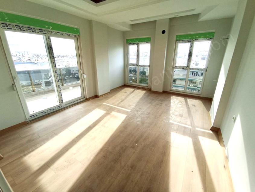 MEVLANA CADDE ARKASINDA ÇİFT BANYOLU SIFIR 4+1 FIRSAT DAİRE