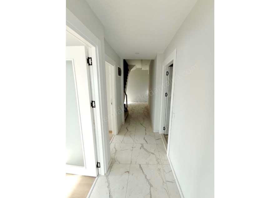 MEVLANA CADDE ARKASINDA ÇİFT BANYOLU SIFIR 4+1 FIRSAT DAİRE