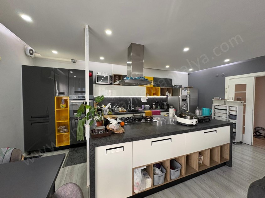 TEK TAPUDA 3 AYRI GİRİŞLİ DAİRE 6+3 TERRACİTY VE LAURA YAKINI