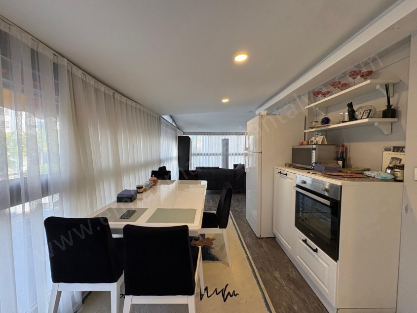 TEK TAPUDA 3 AYRI GİRİŞLİ DAİRE 6+3 TERRACİTY VE LAURA YAKINI