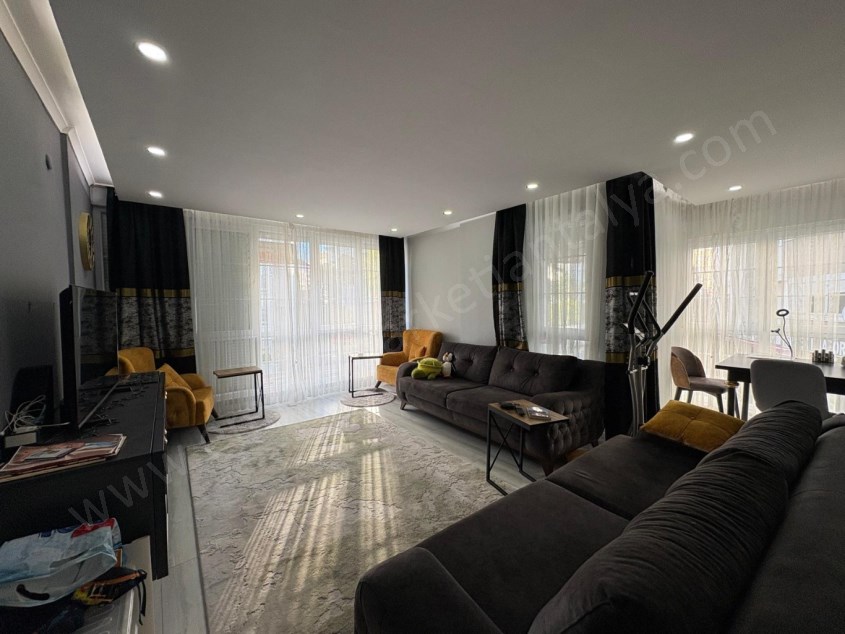 TEK TAPUDA 3 AYRI GİRİŞLİ DAİRE 6+3 TERRACİTY VE LAURA YAKINI