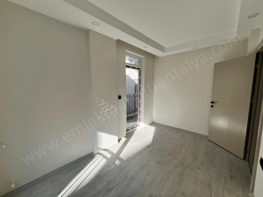  KUZEYYAKADA FERAH KULLANIŞLI KATTA SIFIR 2+1