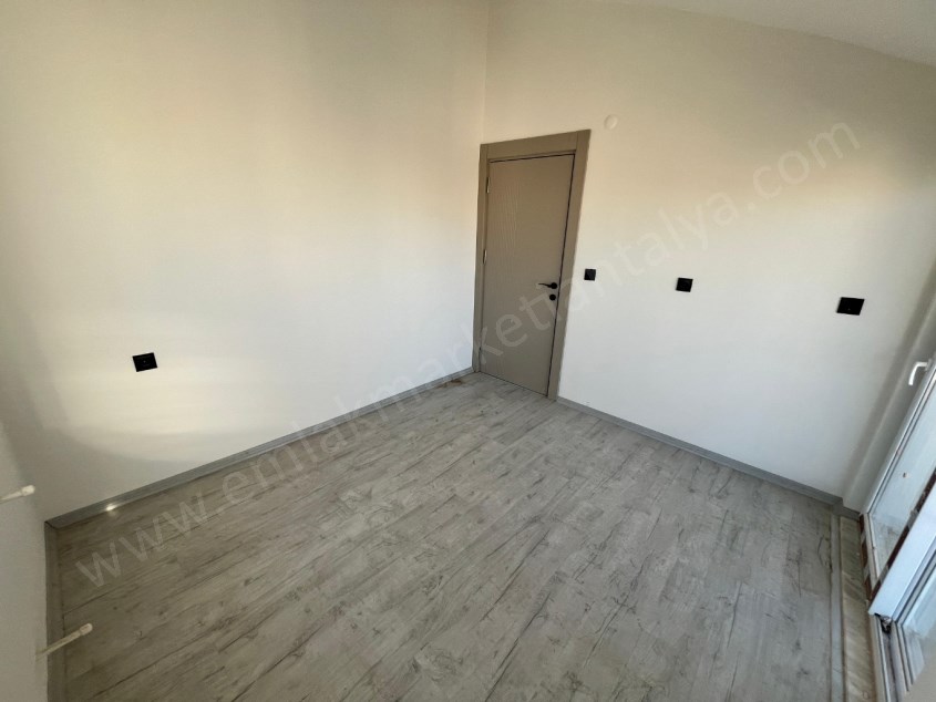 ŞİFA HASTANESİ YAKINI , ÖNÜ AÇIK , GENİŞ SIFIR 4+1 SIFIR DUBLEKS