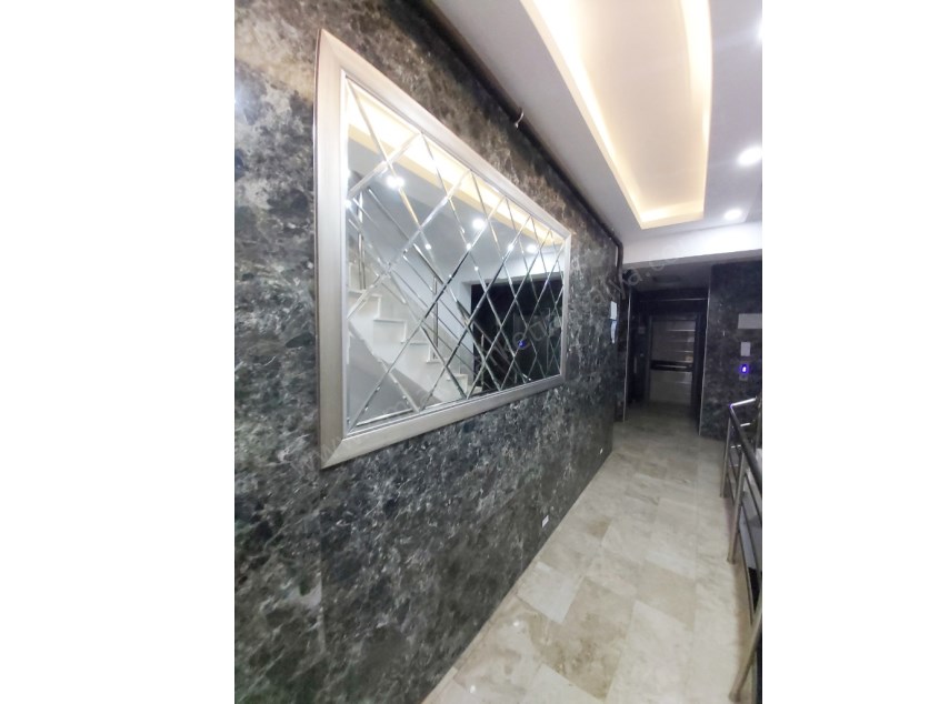 MERKEZDE TRAMVAY YAKINI İÇİ LÜKS YAPILI 2+1