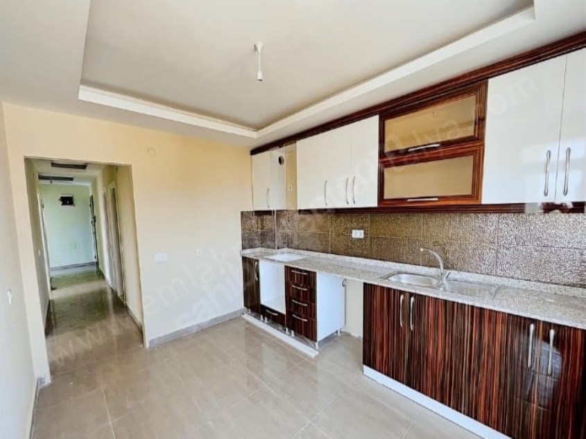 HABİBLERDE TRAMVAY YAKINI SİTE İÇERİSİNDE HAVUZLU 2+1 ARAKAT 