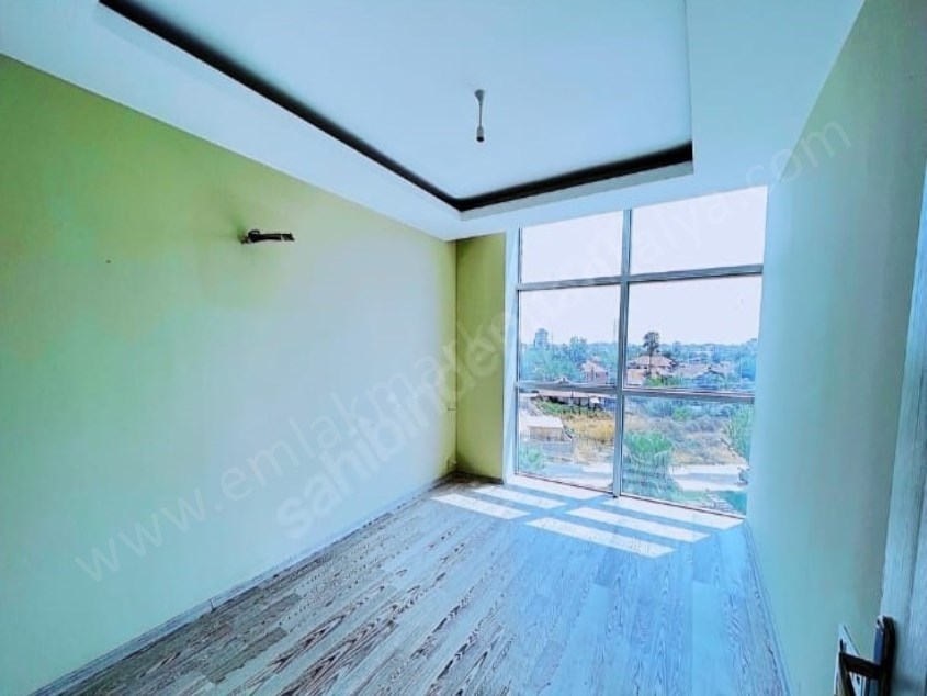 HABİBLERDE TRAMVAY YAKINI SİTE İÇERİSİNDE HAVUZLU 2+1 ARAKAT 