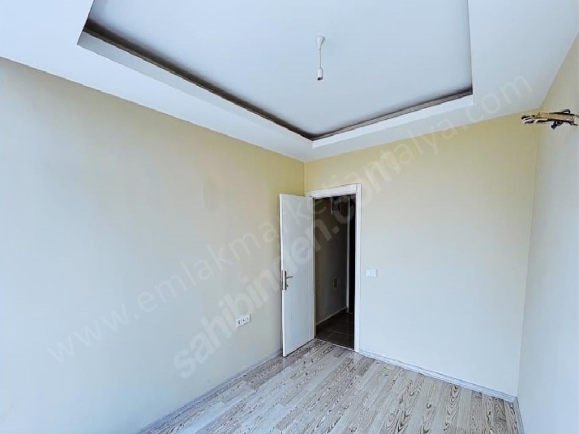 HABİBLERDE TRAMVAY YAKINI SİTE İÇERİSİNDE HAVUZLU 2+1 ARAKAT 