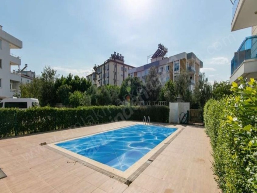 HABİBLERDE TRAMVAY YAKINI SİTE İÇERİSİNDE HAVUZLU 2+1 ARAKAT 