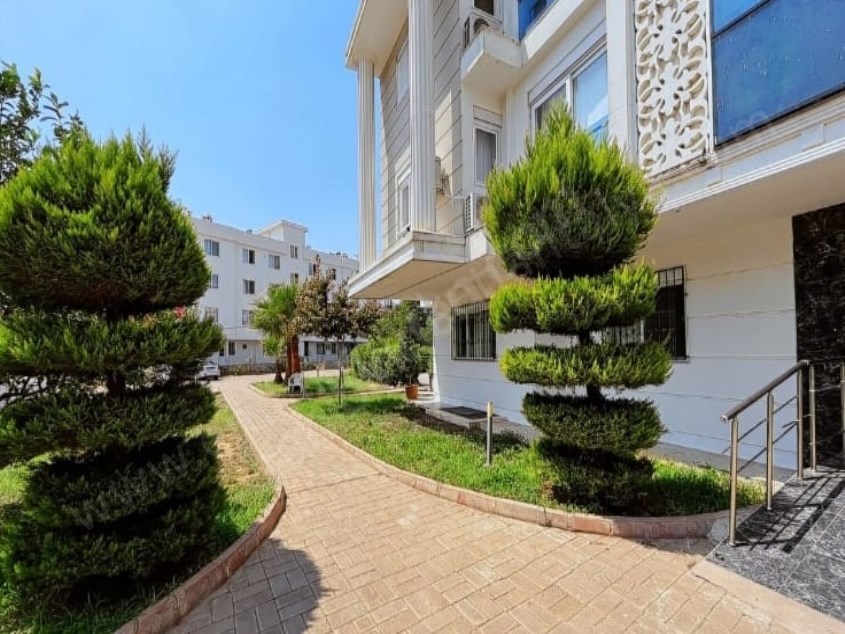 HABİBLERDE TRAMVAY YAKINI SİTE İÇERİSİNDE HAVUZLU 2+1 ARAKAT 