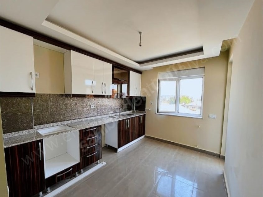 HABİBLERDE TRAMVAY YAKINI SİTE İÇERİSİNDE HAVUZLU 2+1 ARAKAT 