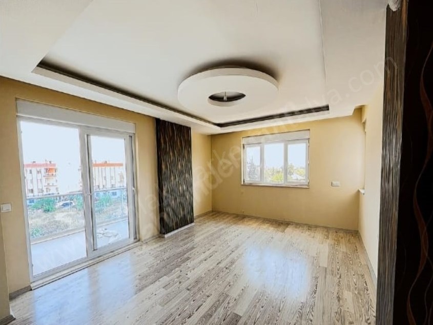 HABİBLERDE TRAMVAY YAKINI SİTE İÇERİSİNDE HAVUZLU 2+1 ARAKAT 