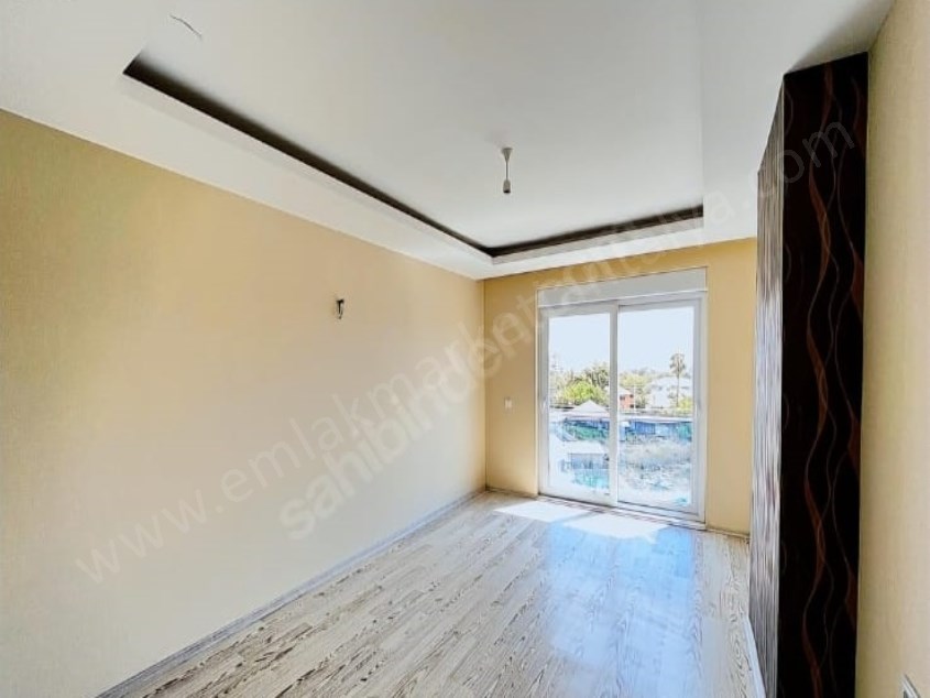 HABİBLERDE TRAMVAY YAKINI SİTE İÇERİSİNDE HAVUZLU 2+1 ARAKAT 