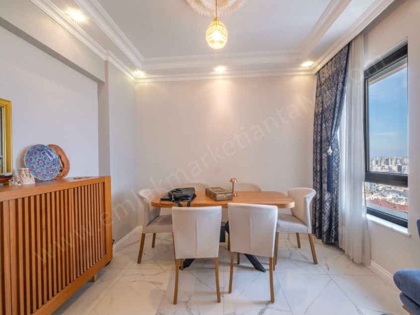 LARADA HAVUZLU SİTE İÇİ YAPILI GENİŞ DUBLEKS 