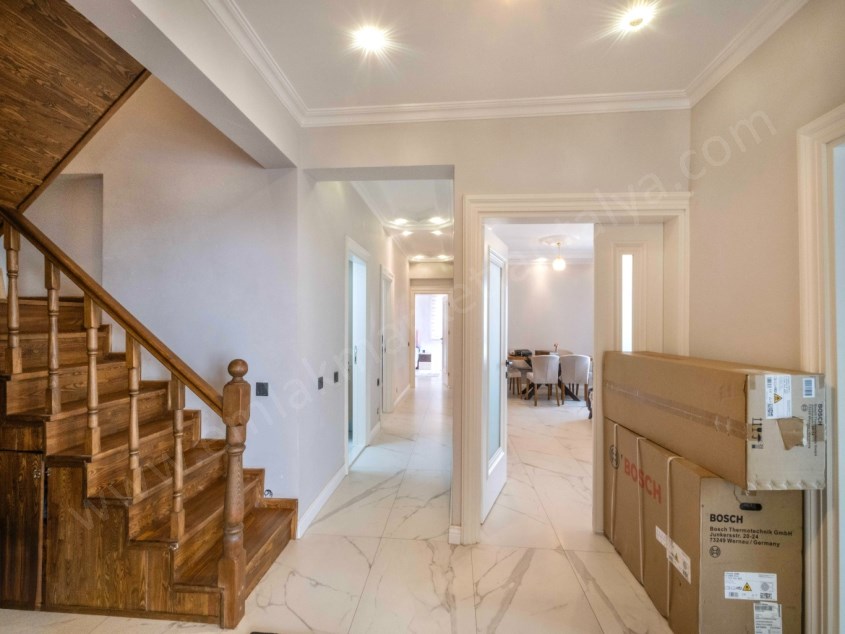 LARADA HAVUZLU SİTE İÇİ YAPILI GENİŞ DUBLEKS 