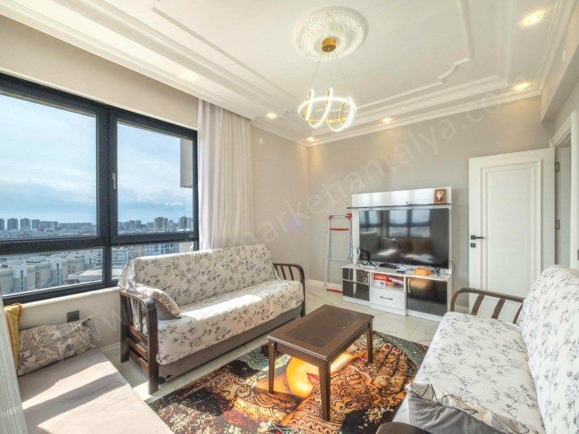 LARADA HAVUZLU SİTE İÇİ YAPILI GENİŞ DUBLEKS 