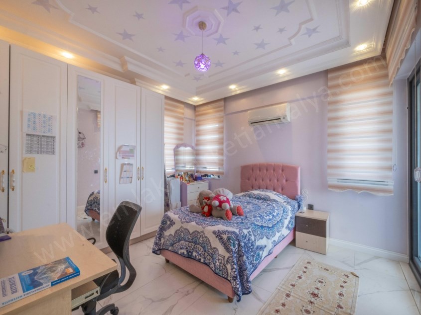 LARADA HAVUZLU SİTE İÇİ YAPILI GENİŞ DUBLEKS 