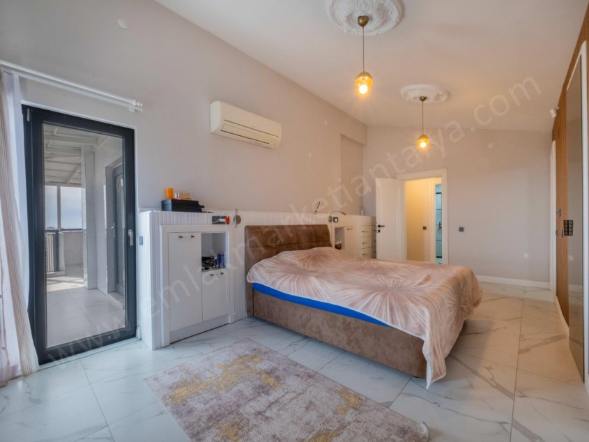 LARADA HAVUZLU SİTE İÇİ YAPILI GENİŞ DUBLEKS 