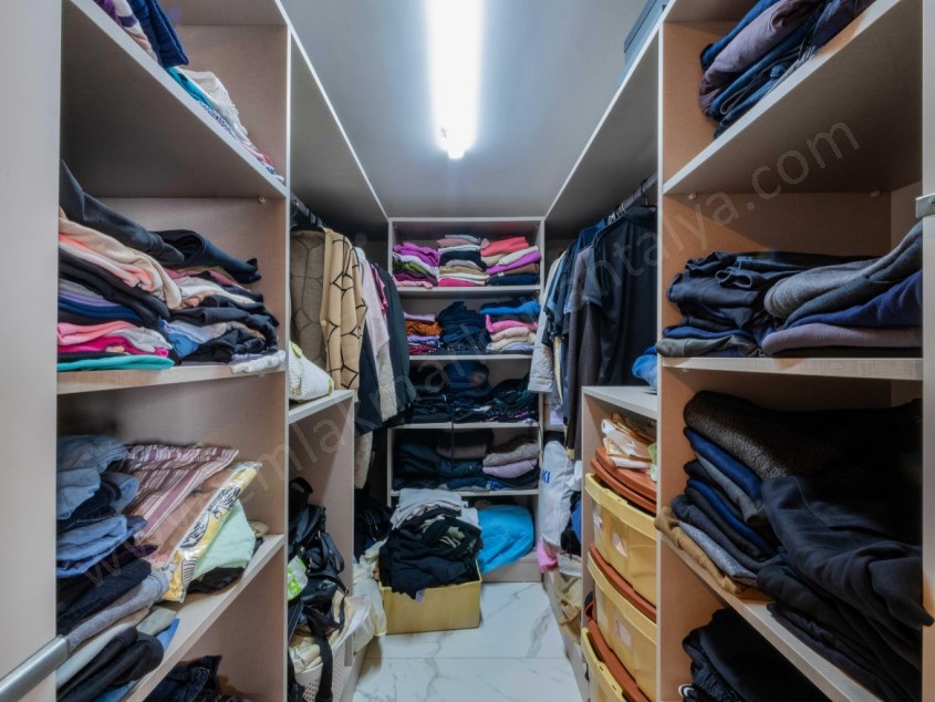 LARADA HAVUZLU SİTE İÇİ YAPILI GENİŞ DUBLEKS 