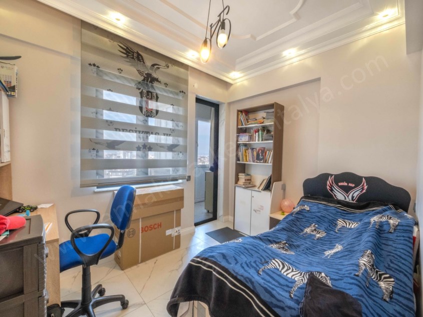 LARADA HAVUZLU SİTE İÇİ YAPILI GENİŞ DUBLEKS 