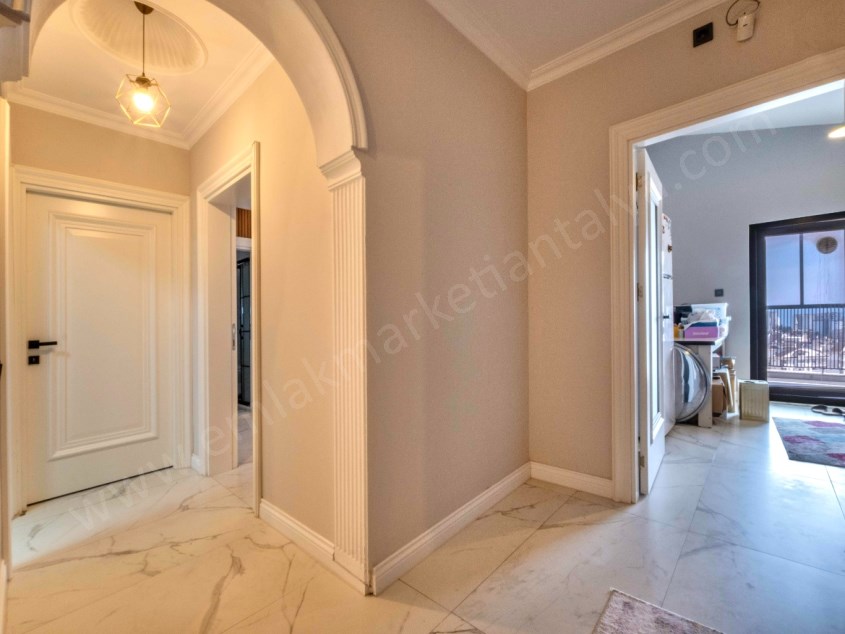 LARADA HAVUZLU SİTE İÇİ YAPILI GENİŞ DUBLEKS 