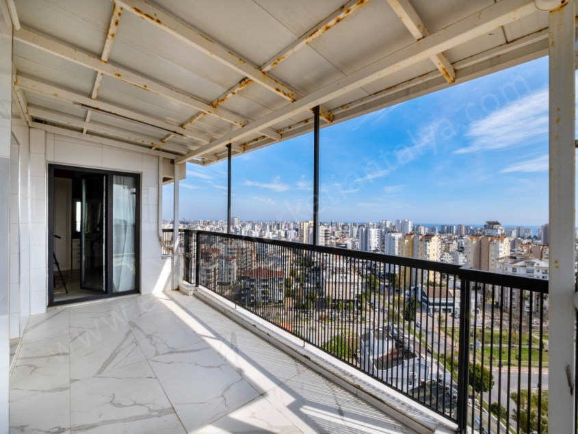 LARADA HAVUZLU SİTE İÇİ YAPILI GENİŞ DUBLEKS 