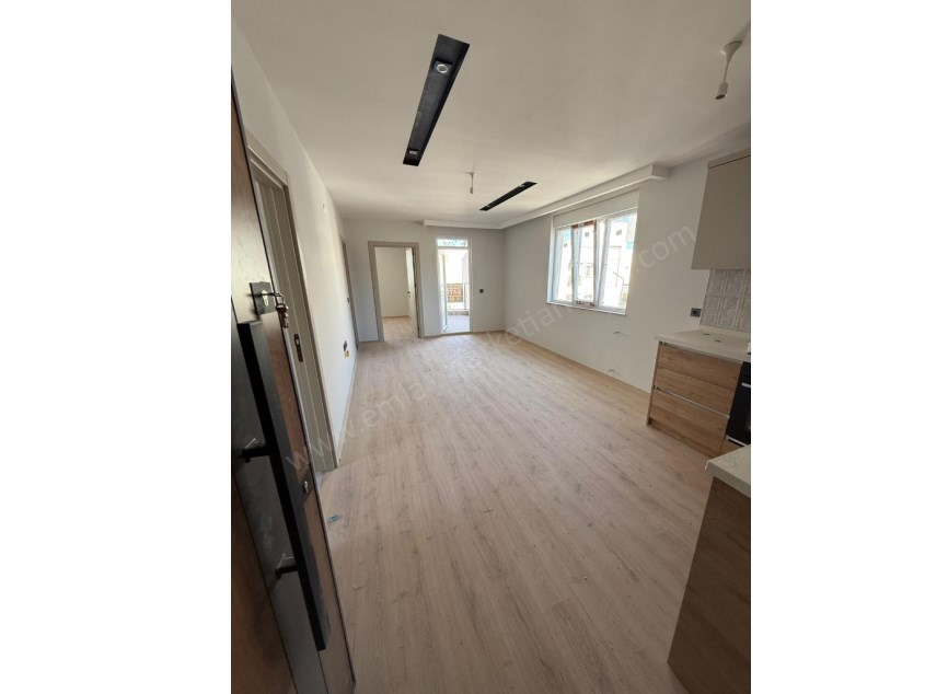 MERKEZDE TRAMVAYA 2 DK. MESAFEDE KATTA SIFIR 2+1 DAİRE 