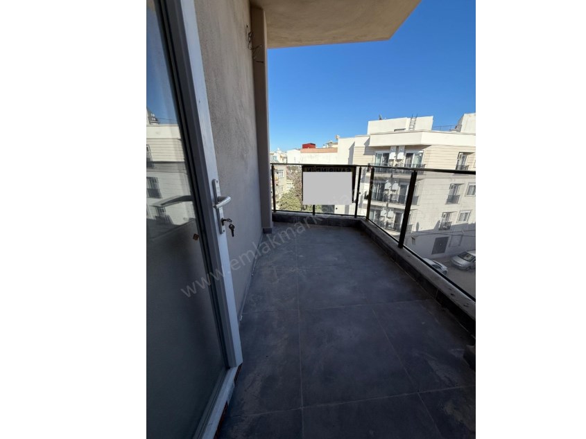 MERKEZDE TRAMVAYA 2 DK. MESAFEDE KATTA SIFIR 2+1 DAİRE 