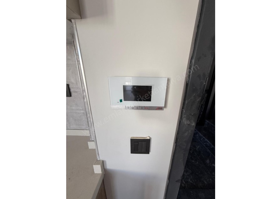 MERKEZDE TRAMVAYA 2 DK. MESAFEDE KATTA SIFIR 2+1 DAİRE 