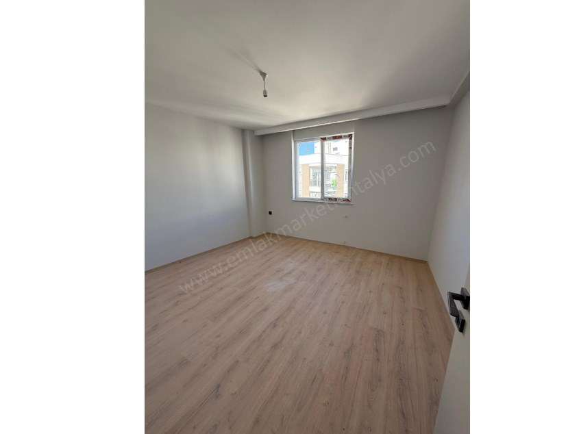 MERKEZDE TRAMVAYA 2 DK. MESAFEDE KATTA SIFIR 2+1 DAİRE 