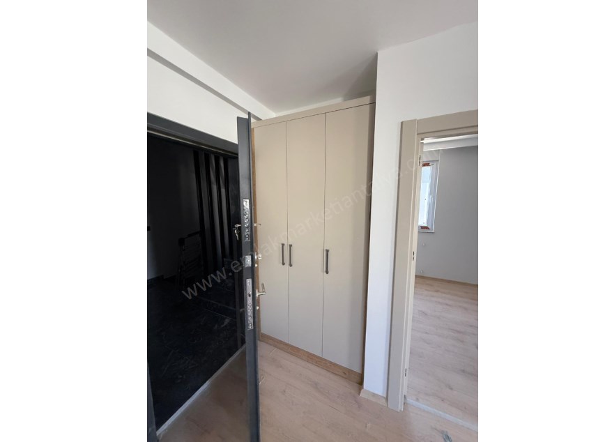 MERKEZDE TRAMVAYA 2 DK. MESAFEDE KATTA SIFIR 2+1 DAİRE 