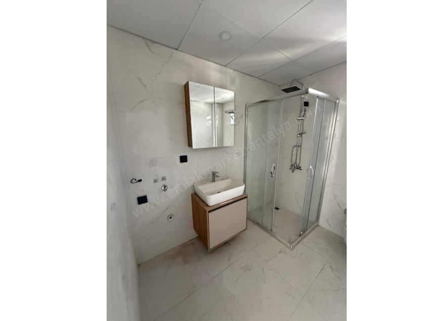 MERKEZDE TRAMVAYA 2 DK. MESAFEDE KATTA SIFIR 2+1 DAİRE 