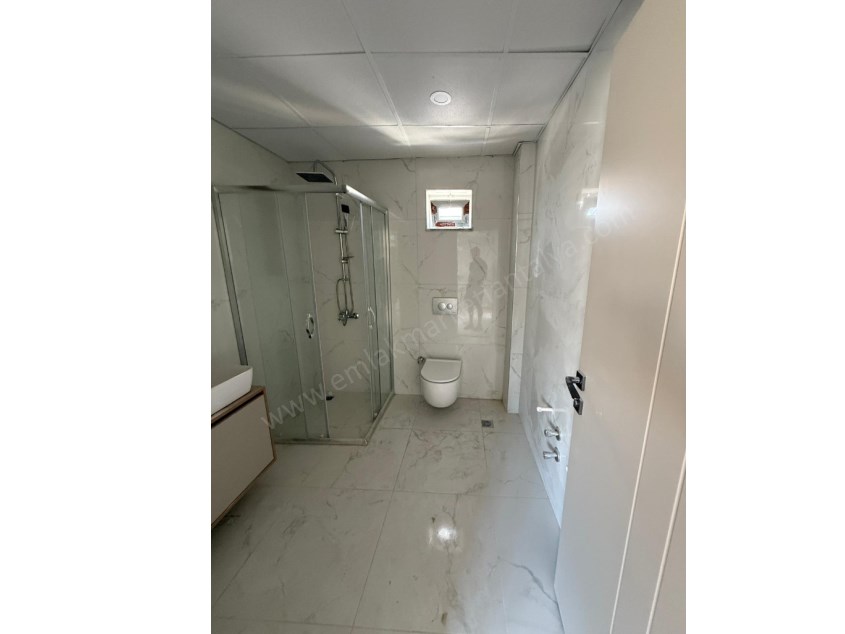 MERKEZDE TRAMVAYA 2 DK. MESAFEDE KATTA SIFIR 2+1 DAİRE 